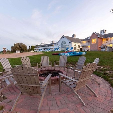 Baymont By Wyndham St. Ignace Lakefront Εξωτερικό φωτογραφία