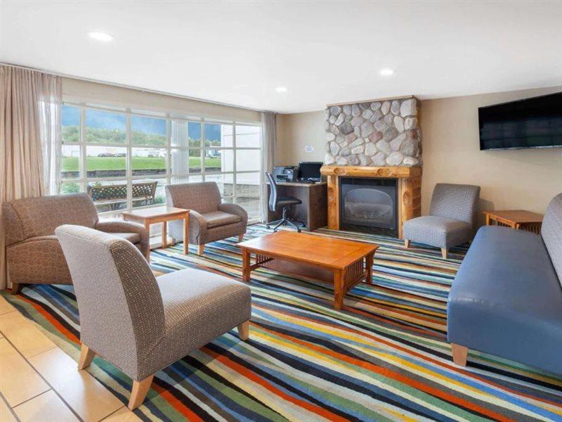 Baymont By Wyndham St. Ignace Lakefront Εξωτερικό φωτογραφία