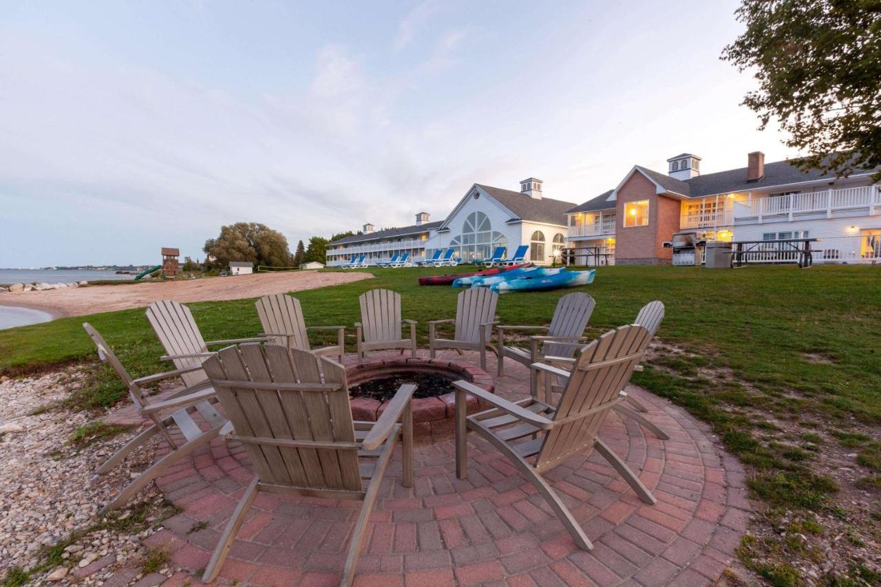 Baymont By Wyndham St. Ignace Lakefront Εξωτερικό φωτογραφία