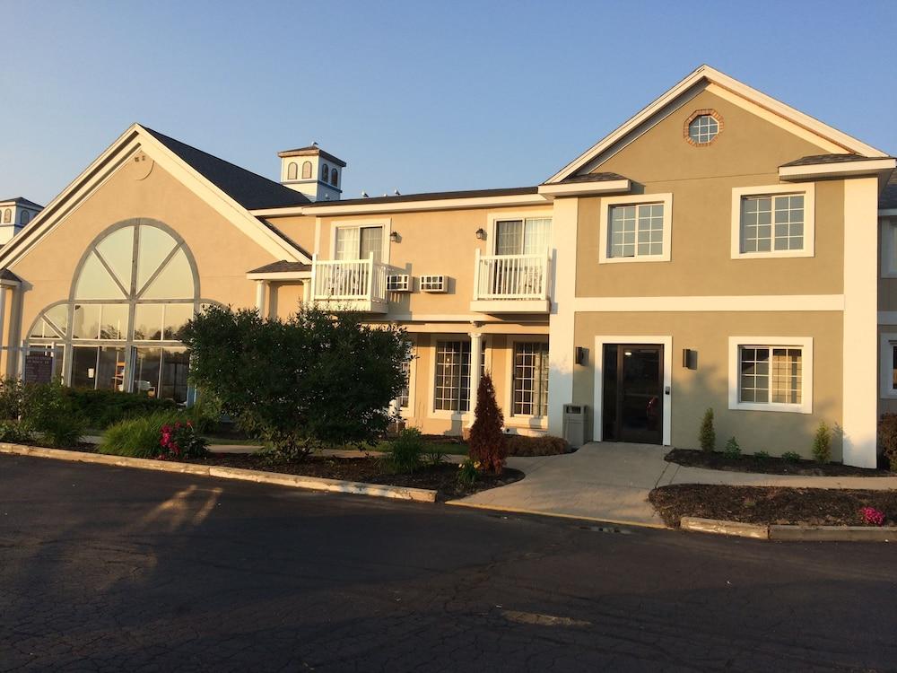 Baymont By Wyndham St. Ignace Lakefront Εξωτερικό φωτογραφία
