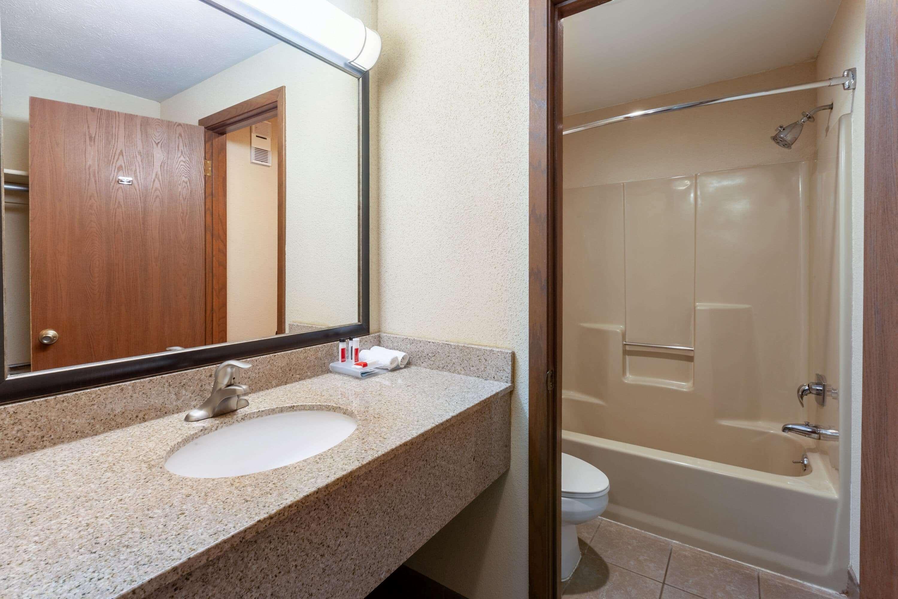 Baymont By Wyndham St. Ignace Lakefront Εξωτερικό φωτογραφία