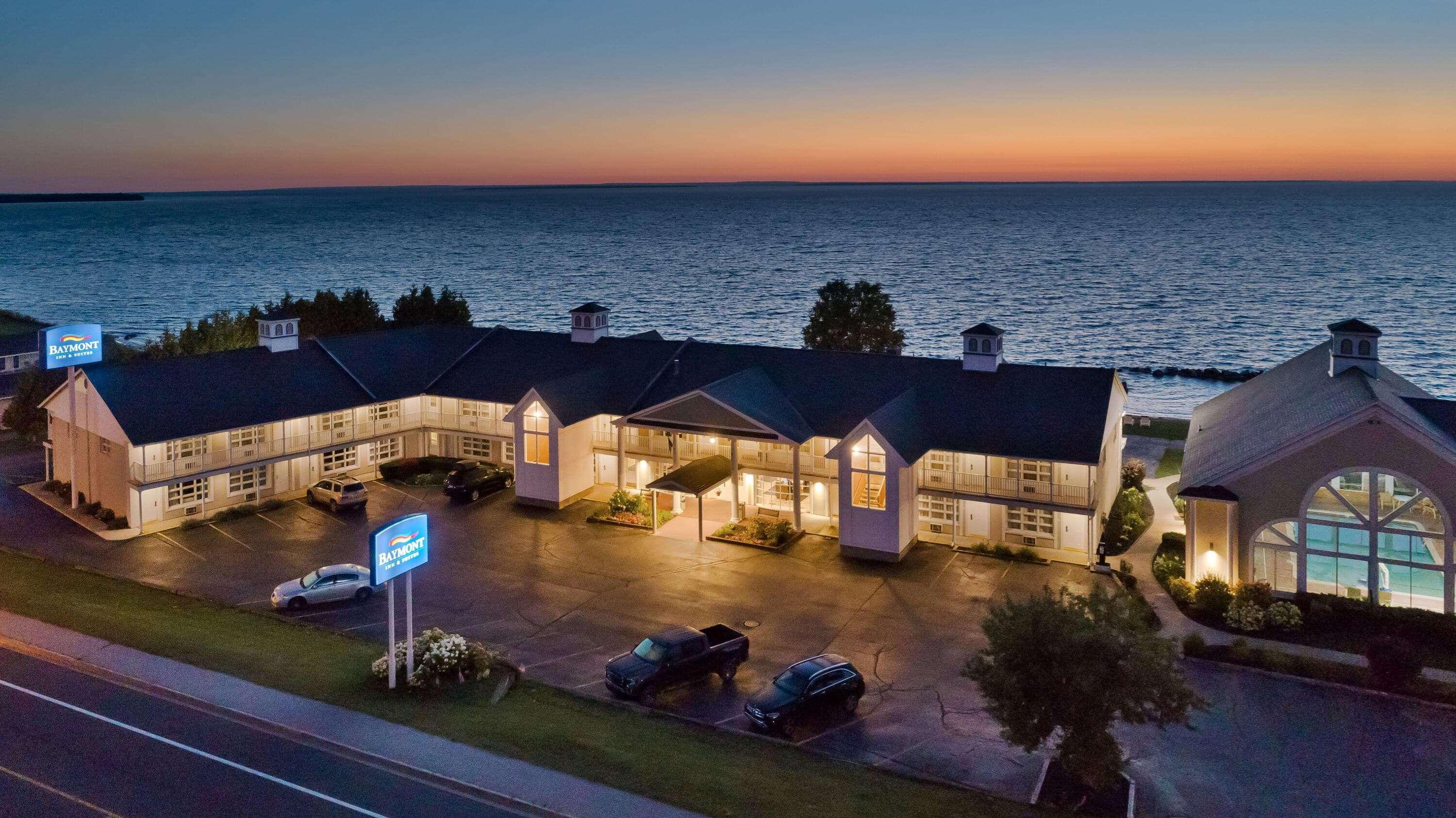 Baymont By Wyndham St. Ignace Lakefront Εξωτερικό φωτογραφία
