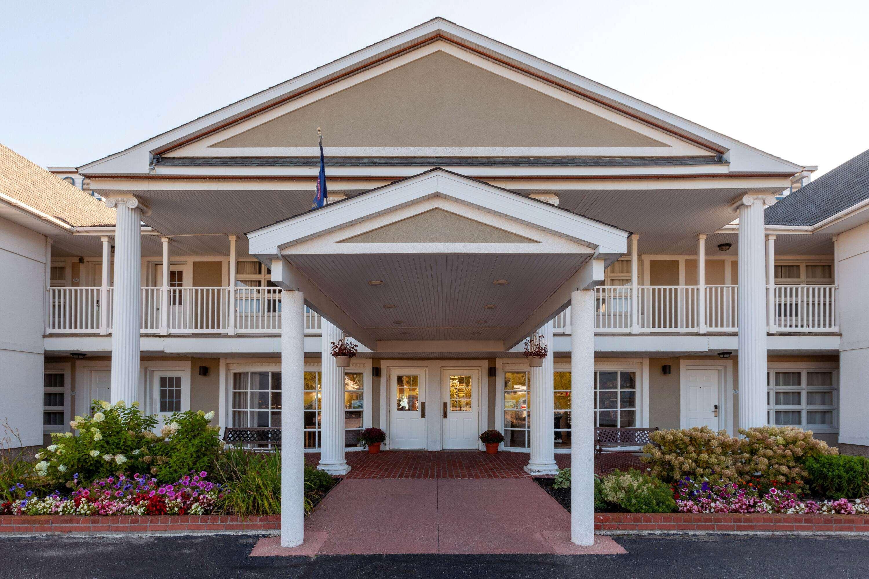 Baymont By Wyndham St. Ignace Lakefront Εξωτερικό φωτογραφία