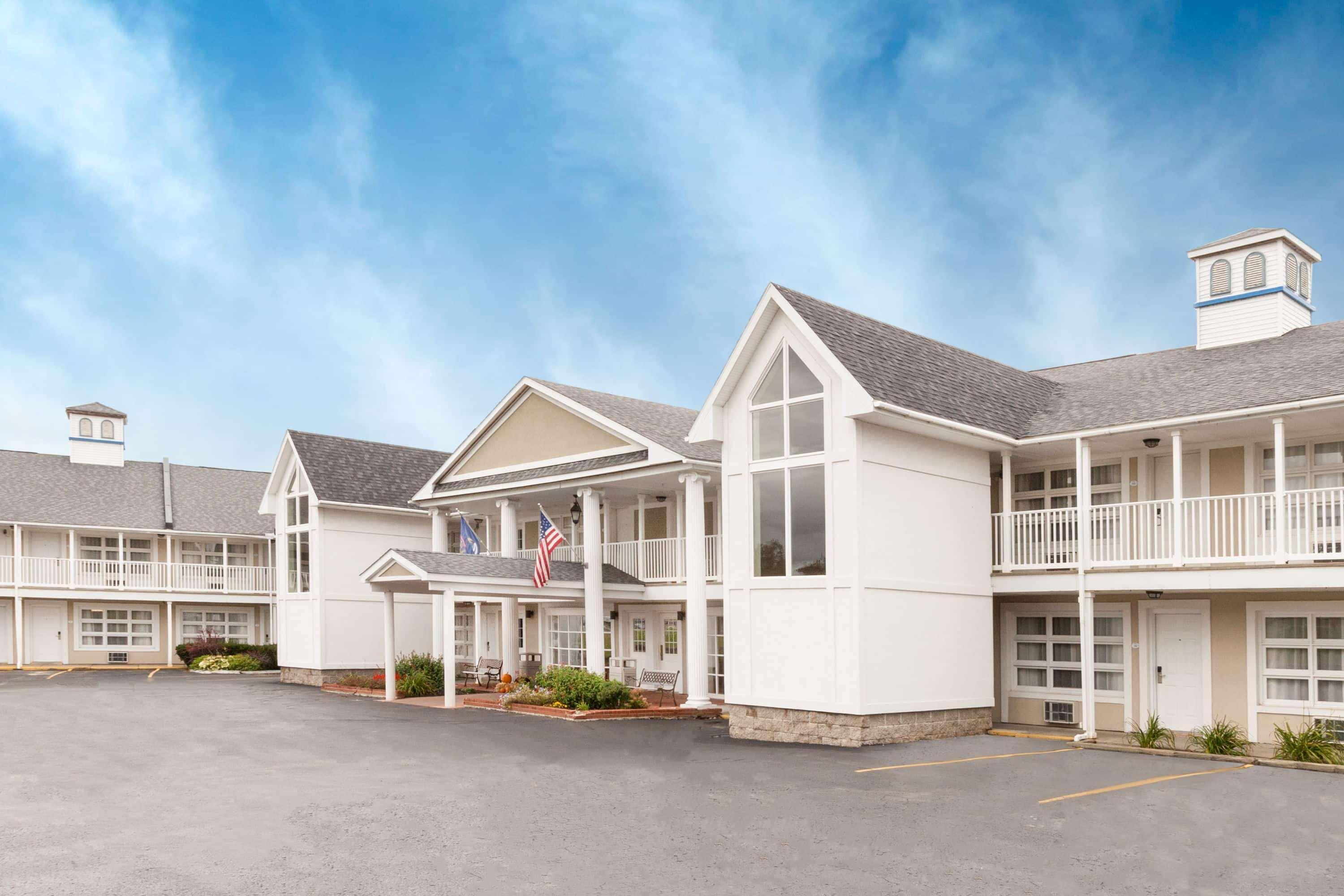 Baymont By Wyndham St. Ignace Lakefront Εξωτερικό φωτογραφία