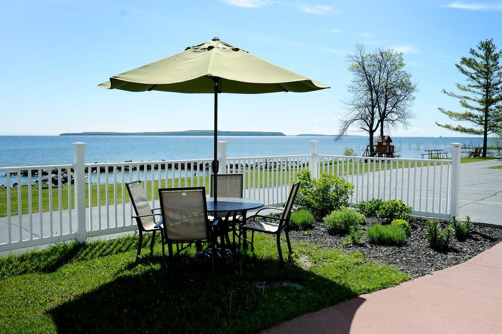 Baymont By Wyndham St. Ignace Lakefront Εξωτερικό φωτογραφία