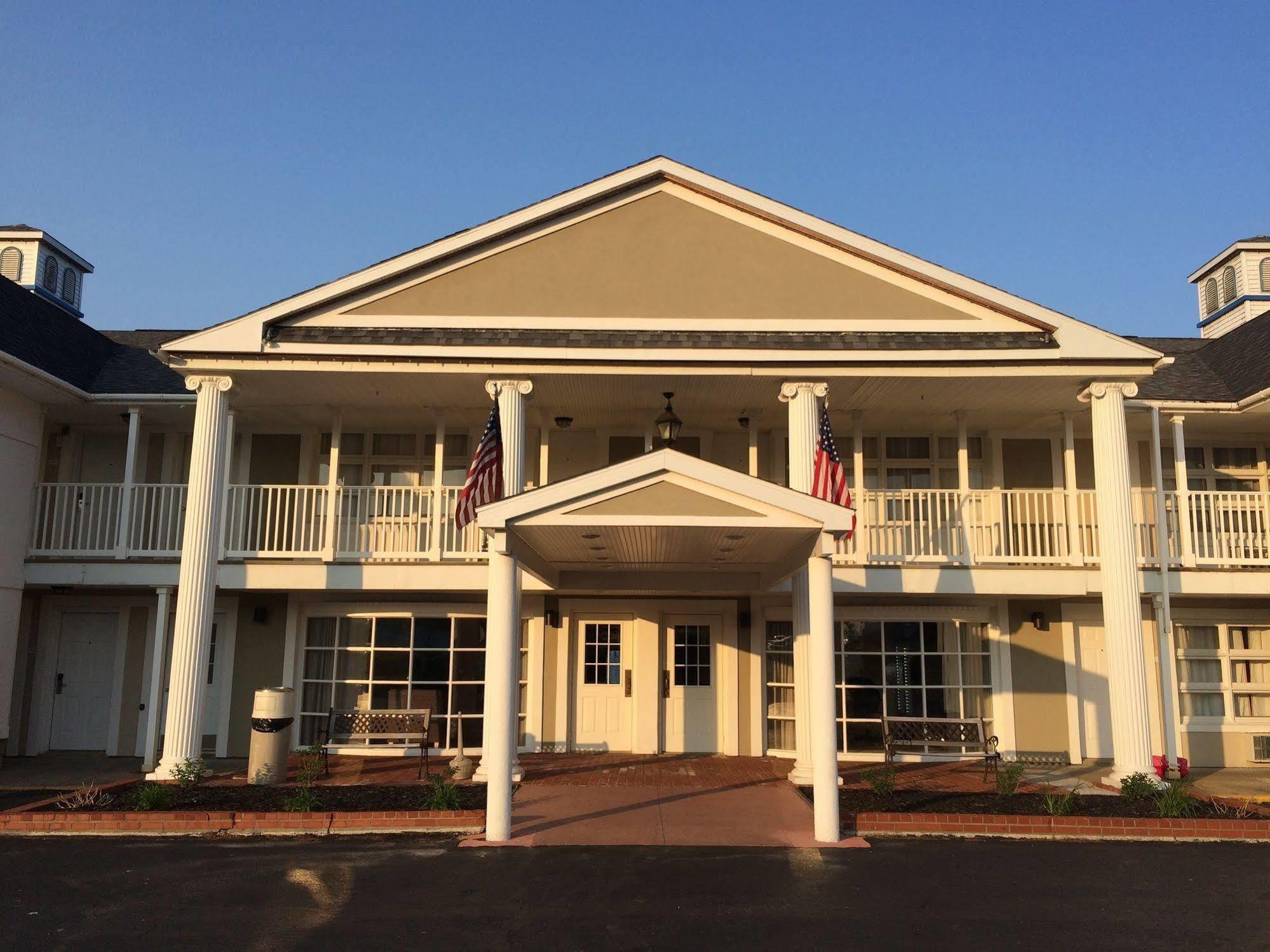 Baymont By Wyndham St. Ignace Lakefront Εξωτερικό φωτογραφία