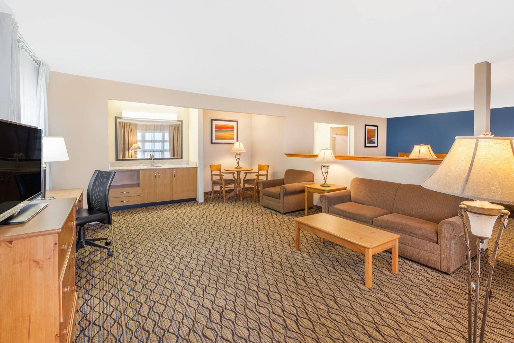 Baymont By Wyndham St. Ignace Lakefront Εξωτερικό φωτογραφία