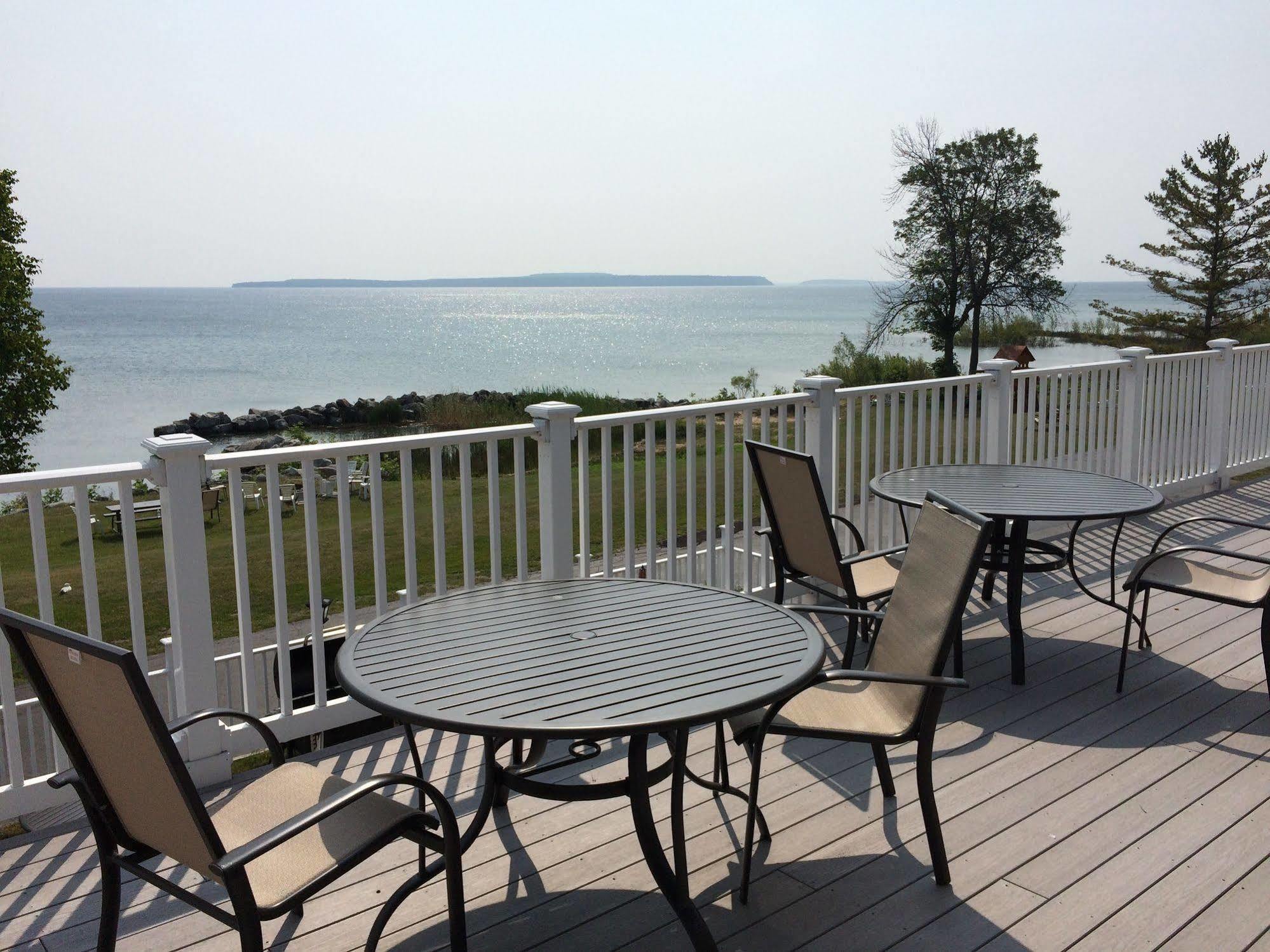 Baymont By Wyndham St. Ignace Lakefront Εξωτερικό φωτογραφία