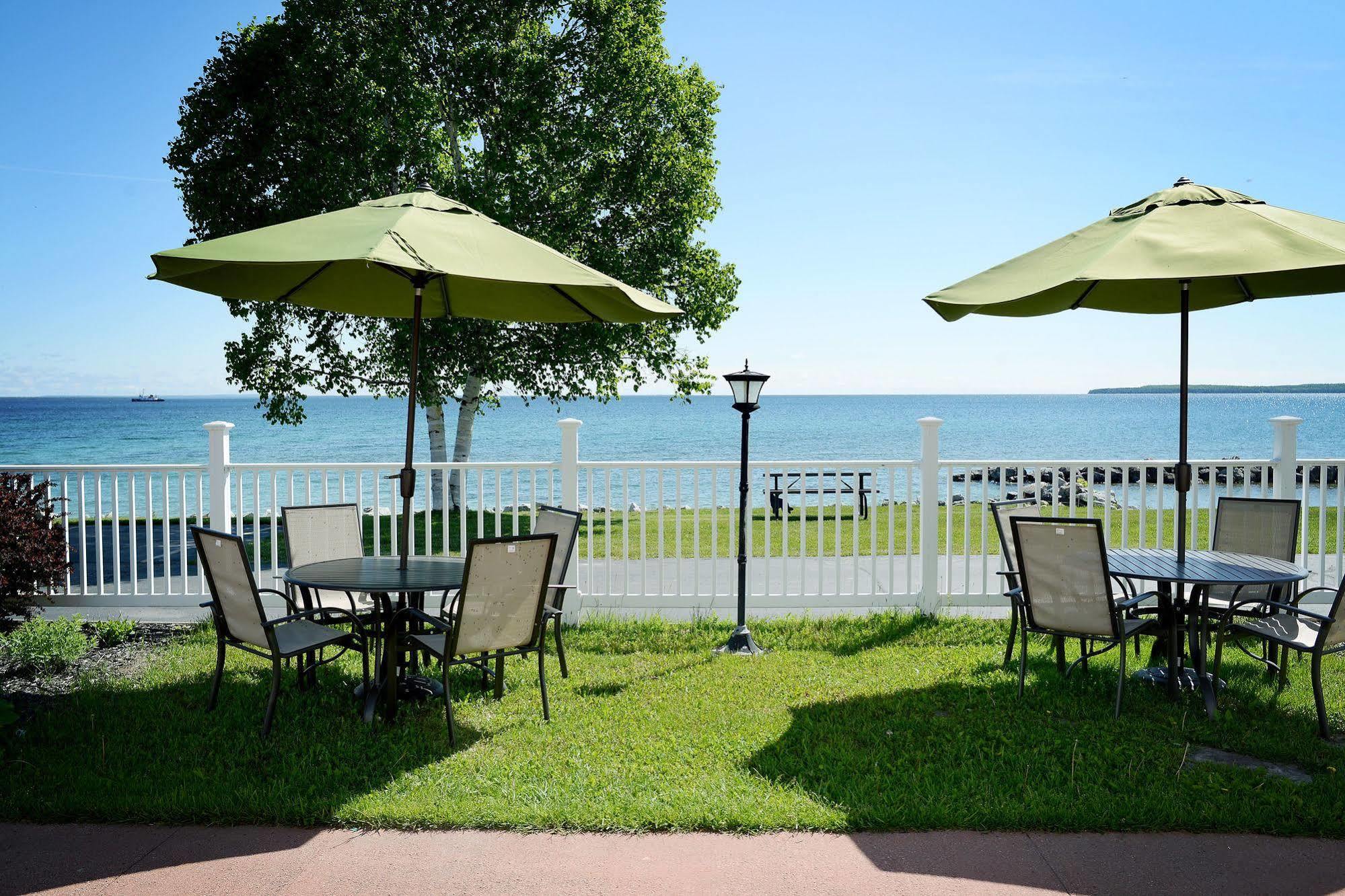Baymont By Wyndham St. Ignace Lakefront Εξωτερικό φωτογραφία