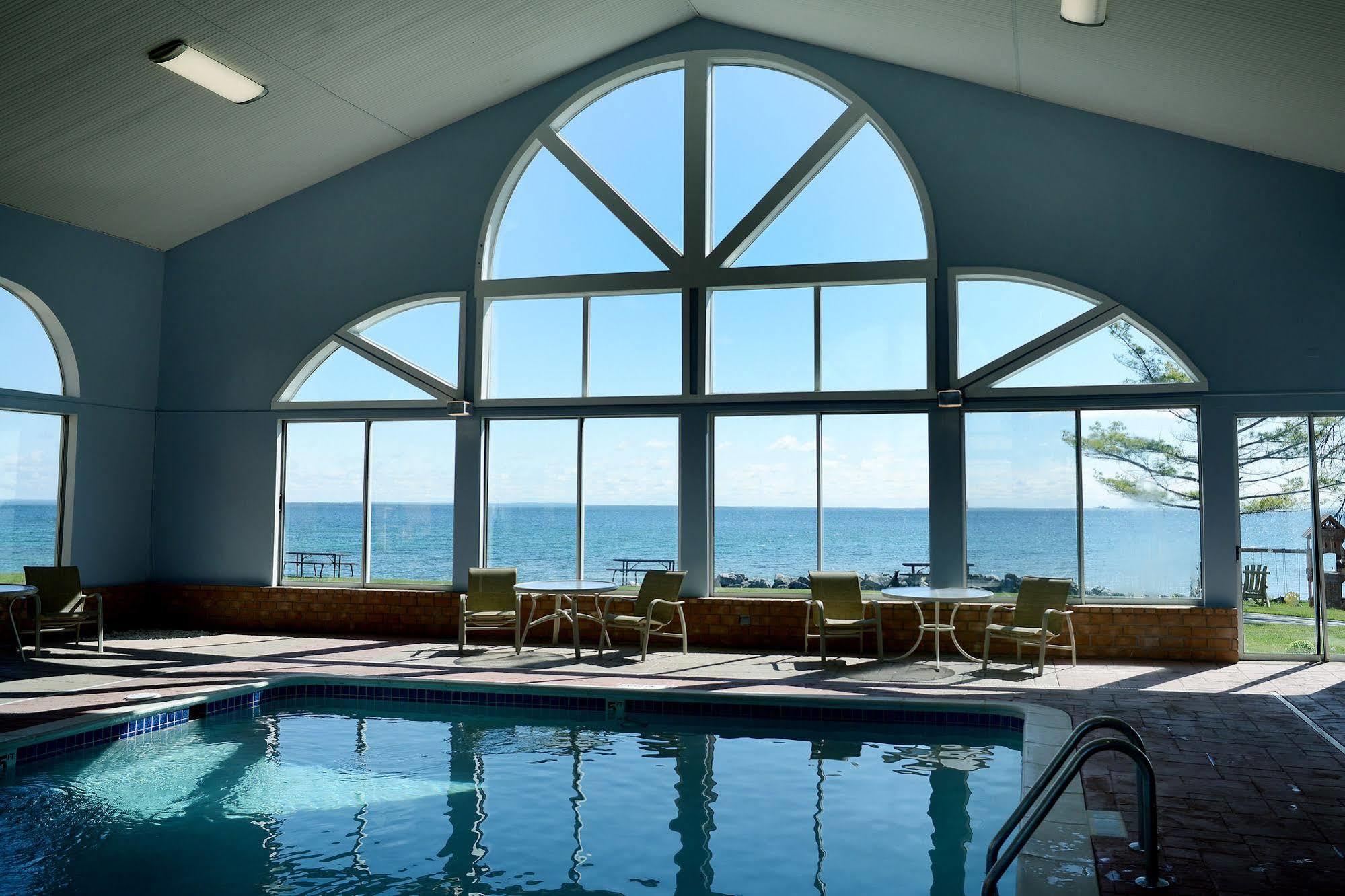 Baymont By Wyndham St. Ignace Lakefront Εξωτερικό φωτογραφία